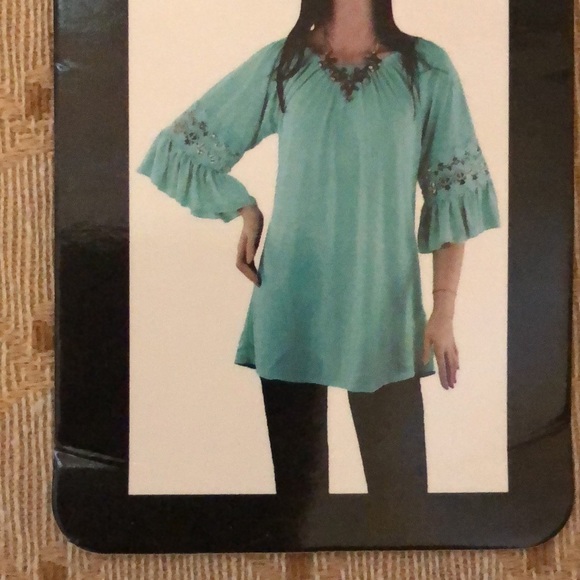 WinWin Ruffle Sleeve Tunic - Picture 10 of 10